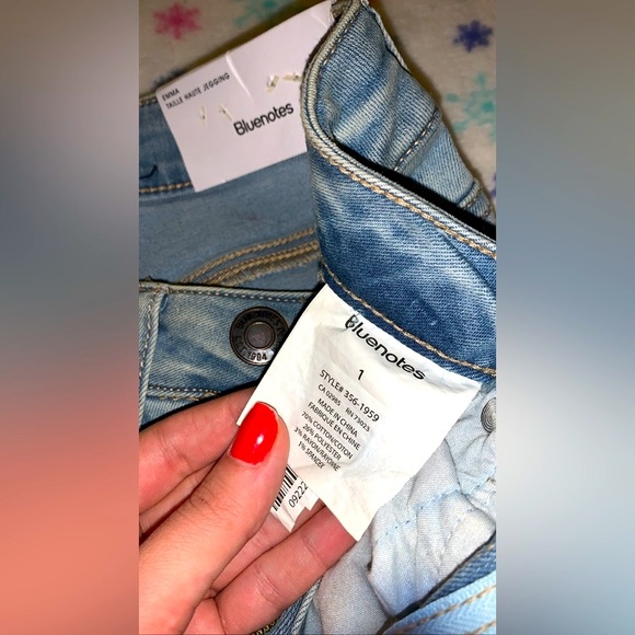 Distressed High Waist Jeans - Picture 4 of 7